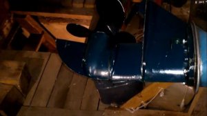 Заправка смазкой  редуктора  подвесного лодочного мотора Ветерок 8.
