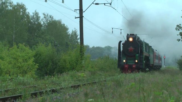 Паровоз П36-0071 с пригородным поездом у станции Ройка 09.07.2023 г.