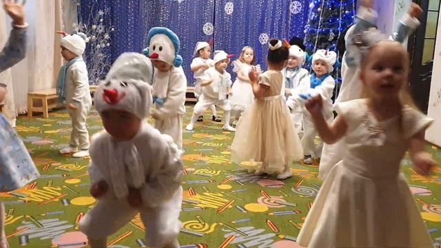 Сад Kinderly. Новогодние игрушки. смотреть онлайн