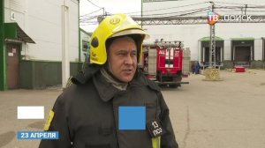 Пожарные отрабатывают навыки тушения складских помещений