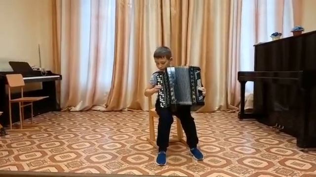 Качурбина «Мишка с куклой танцуют полечку» исп. Репченко Иван смотреть онлайн