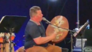 Норвегия. Арольд саам исполняет Йойк на бубне. Искупление