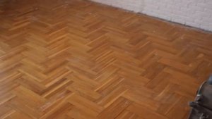 Старый паркет до шлифовки.