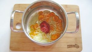 Хек тушеный с луком и морковью