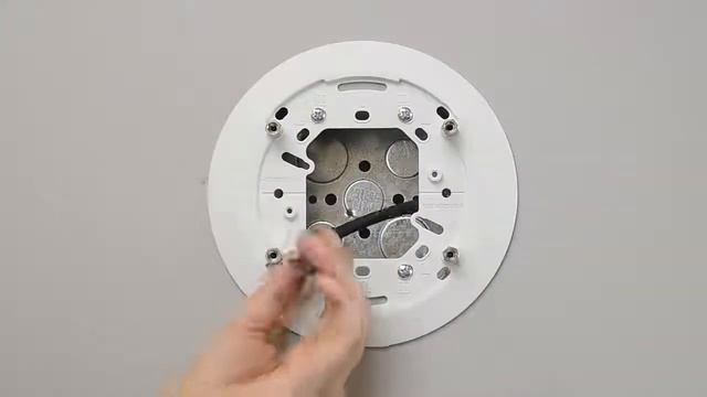 Mounting tip: Installing an AXIS M3007 series camera on a gang or junction box смотреть онлайн