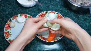 Слоеный салат со свиной печенью «Печёнкин» из доступных продуктов!