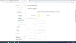 А как добавить пользователя в систему Moodle и записать его на курс?