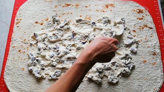 Рулет из лаваша с творогом и сливами. Быстрый и простой рецепт нежнейшей выпечки