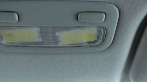 toyota corolla e120, серия 26, замена лампочек на светодиоды.