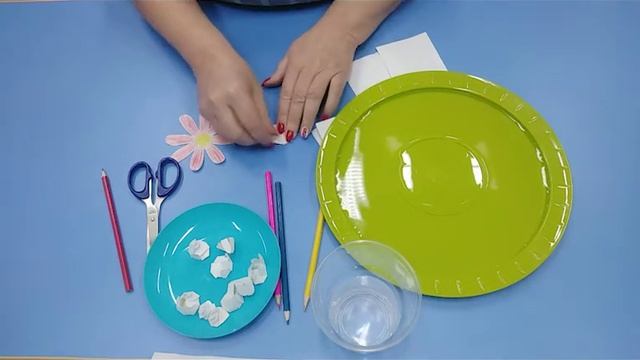 Экспериментирование  Бумажные цветы на воде