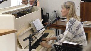 Пение - Галина "Забудь вчерашнюю обиду"