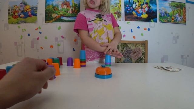 Степа и Ксюша соревнуются в игре ...КТО БЫСТРЕЕ...