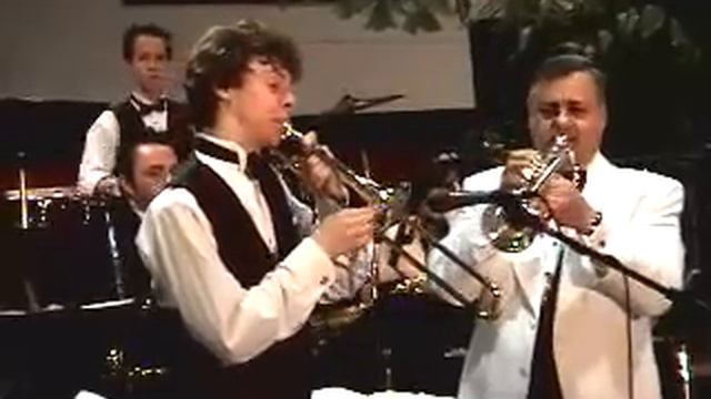 Chris Berwick Soprano trombone смотреть онлайн