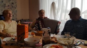 вы еще такого исполнения не слышали Песня под баян "Не выбирай красивую" шикарно поют