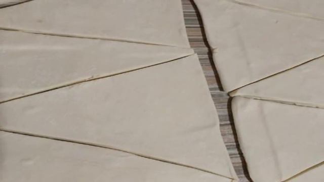 Круассаны с клубничным джемом