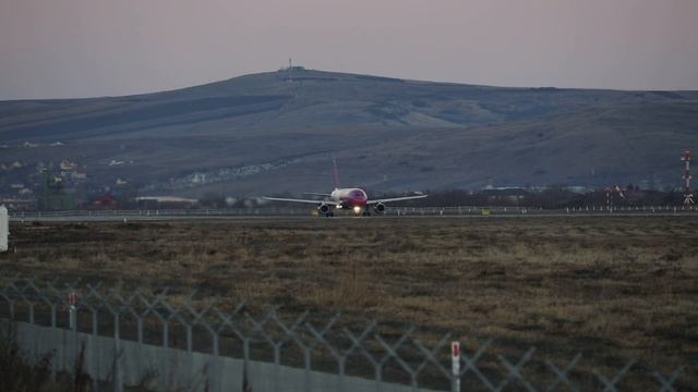 Take off at Cluj Napoca Airport смотреть онлайн