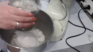 Обзор планетарного миксера Redmond RKM-4040. Честный отзыв.