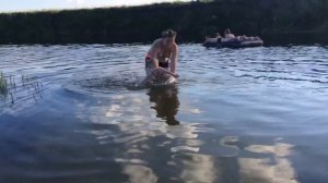 Кариночка и речка ;) первое купание ;)