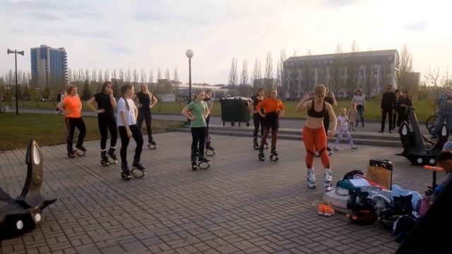 Уличные танцы. Танцы на джамперах.