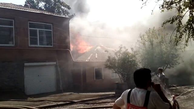 Горит Ростов Веселовское дсу спасает. смотреть онлайн