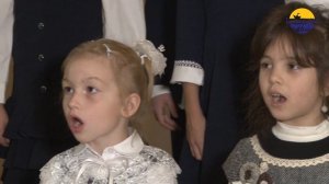 Песню "Я рисую море" исполняют первоклассники и второклассники Татьянинской школы