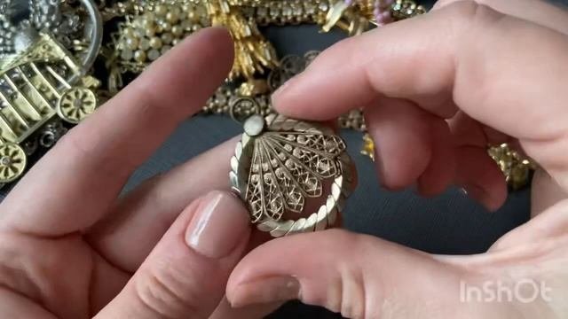 4. Продолжаем распаковку посылки с винтажной бижутерией из США