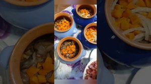 Картошка с грибами в горшочках?