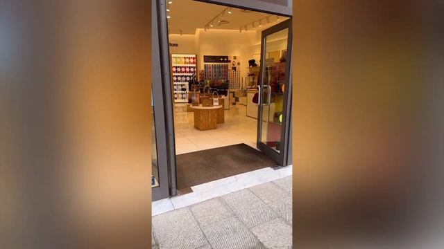 Exploring Designer Outlet Barberino in Italy | Vlog with Arslan смотреть онлайн