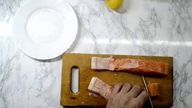 Как быстро засолить красную рыбу в домашних условиях. Очень вкусная, слабосоленая рыба смотреть онлайн