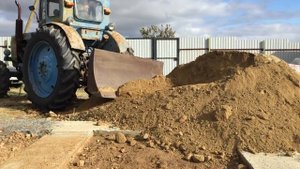 Т-40 в работе!!!           ровняем грунт!!!