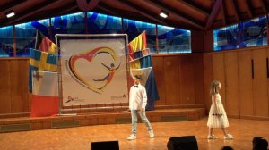 "Turn around" - исп. дуэт "Назло родителям"