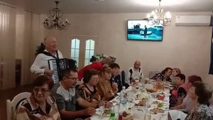 Несе Галя воду