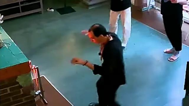 я когда мама зачем разбил тарелку тем временем я: смотреть онлайн