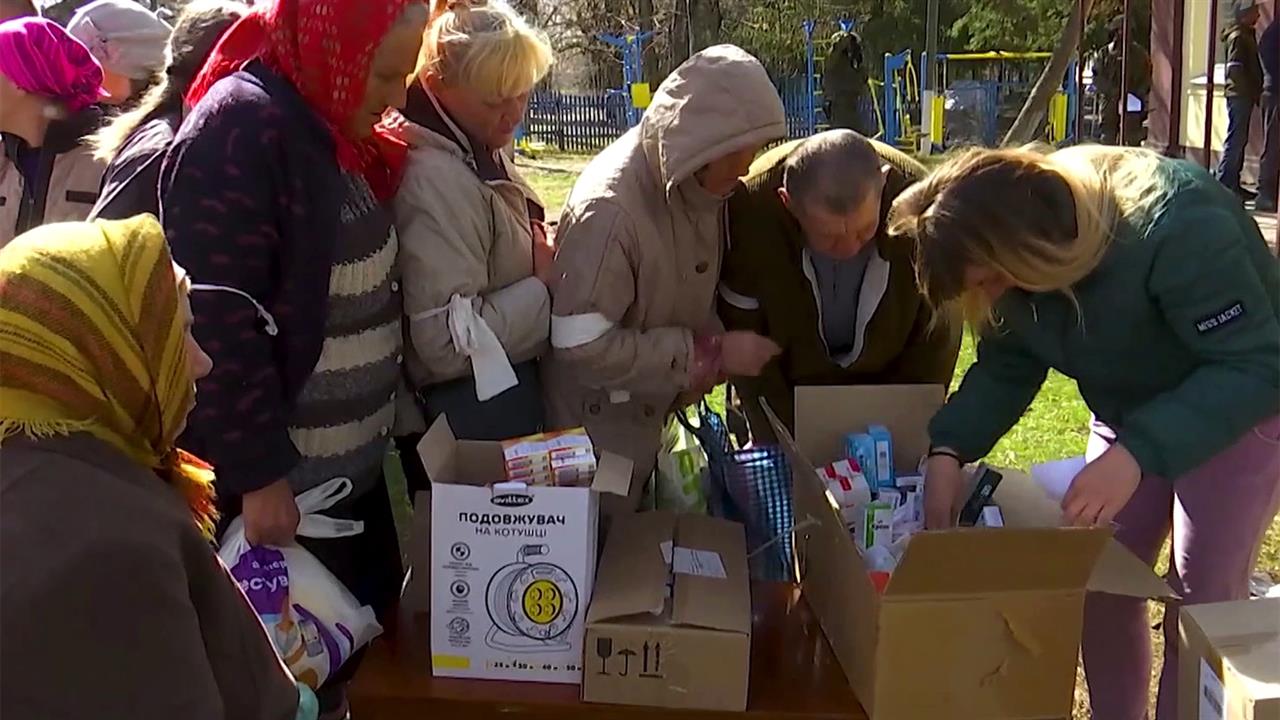 Еще более 30 тонн гуманитарной помощи российские в...ставили в населенные пункты Харьковской области