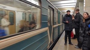 81.717 (Номерной) прибывает на станцию "Юго-Западная"