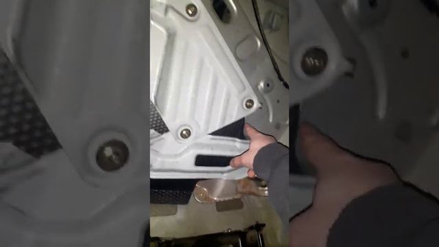 Временное решение обрыва троса багажника НИССАН АЛЬМЕРА КЛАССИК смотреть онлайн