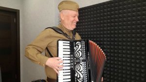 Зажигательный матросский танец "Яблочко" на аккордеоне.
