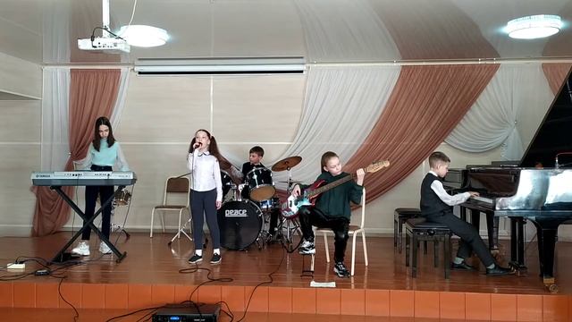 Асамбль младших и срених классов ДШИ 10 смотреть онлайн