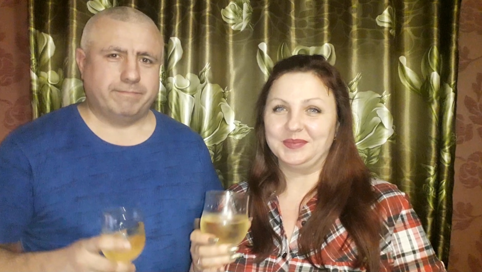 С днем влюбленных! Поздравление от Семейного уюта! Любите Друг Друга! смотреть онлайн