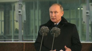 В Северной столице президент открыл памятник писат...фронтовику Даниилу Гранину, которого знал лично