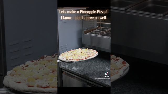 Pineapple Pizza?! смотреть онлайн