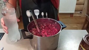 Холодник-- белорусский холодный суп. Прекрасное утоление жажды в знойные дни.