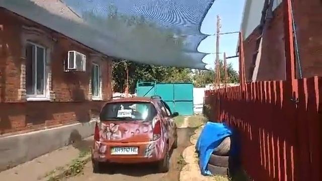 Видео отзыв: сетка затеняющая 4м шириной 70% над машиной