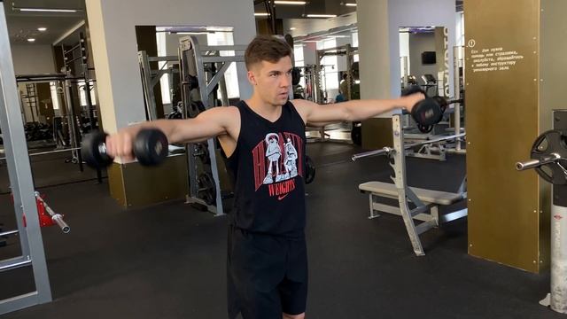 Отведение гантелей в стороны - техника выполнения смотреть онлайн