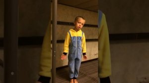 Очень трогательный стих! Ходит наша Бабушка ? Стих до слез