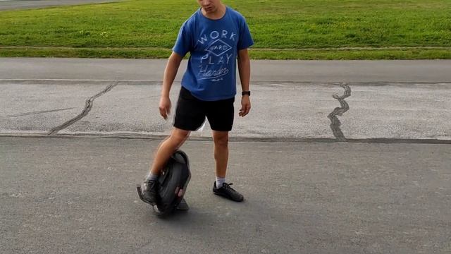 Последствия падения с моноколеса и немного обучения езде на моноколесе смотреть онлайн