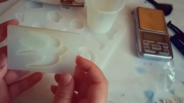 КАК Я ОЧИЩАЮ СИЛИКОНОВЫЕ МОЛДЫ ОТ ЭПОКСИДНОЙ СМОЛЫ И ПЫЛИ смотреть онлайн