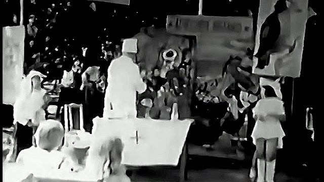 1970 год. Тюмень.  Штапельный бал. Доктор Айболит.  Любительская кинопленка. Из архива семьи Линдер.
