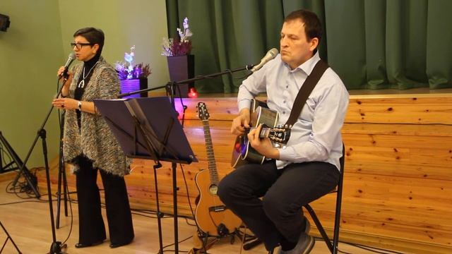 В темной прихожей на вешалке смотреть онлайн