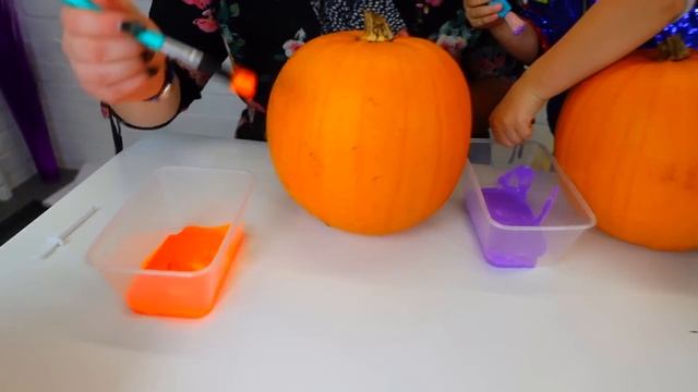 Ruby & Bonnie Pretend Play Halloween Story смотреть онлайн